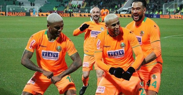 Alanyaspor 7 Maçtır Mağlubiyet Yaşamıyor