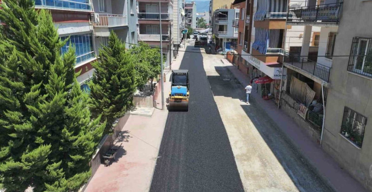Alaşehir'de 3 bin ton asfalt çalışması sürüyor