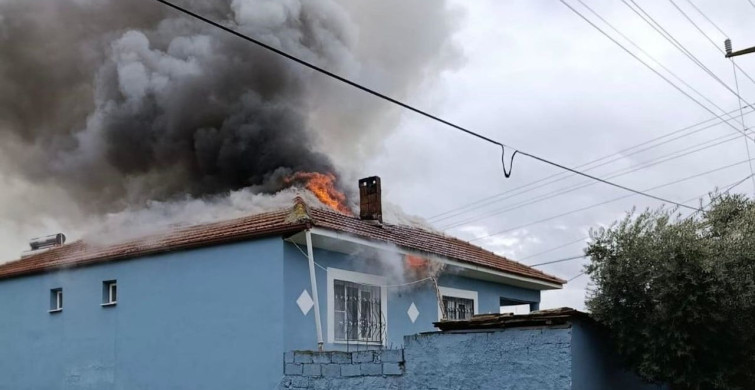 Alaşehir'de Ev Yangını: Can Kaybı Yok, Maddi Hasar Var