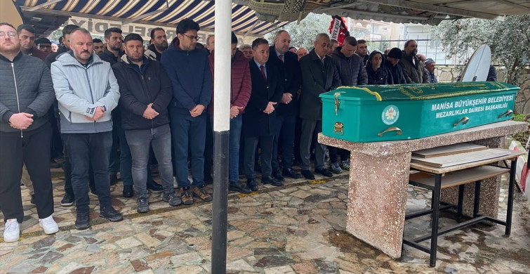 Alaşehir'de Halı Sahada Kalp Krizi Geçiren Öğretmen Hayatını Kaybetti