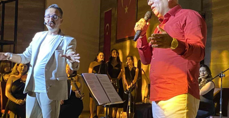 Alaşehir'de öğretmenlerden muhteşem konser