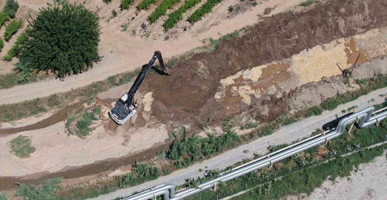 Alaşehir'de Zeytinçayı Deresi temizlendi, taşkın riskine önlem alındı