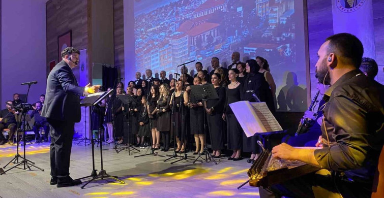 Alaşehir'deki 'İstanbul Şarkıları' Konseri Büyüledi