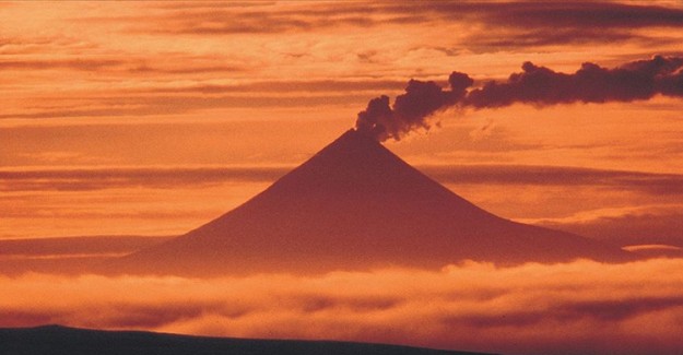 Alaska'da Shishaldin Yanardağı Patladı!