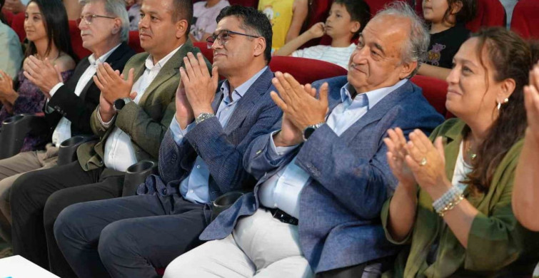 Albet şakran tiyatro topluluğu, ilk gösterisiyle büyük beğeni topladı