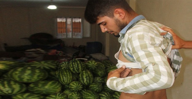 Aldığı Karpuz Kabak Çıkınca Bıçakla Saldırdı !
