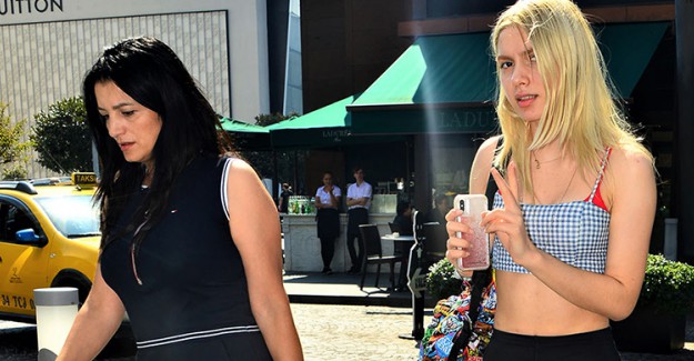 Aleyna Tilki, Annesi Havva Öztel ile Şarkı Söyledi