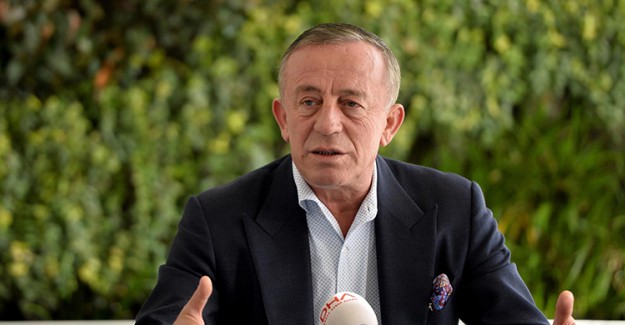 Ali Ağaoğlu Eşi Semra Ağaoğlu'na Sürpriz Doğum Günü Yaptı