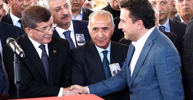 Ali Babacan ve Ahmet Davutoğlu İlk Defa Yan Yana Görüntülendi