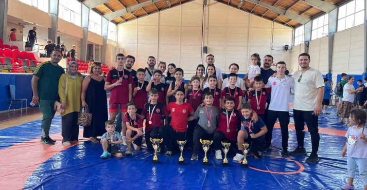 Aliağalı güreşçiler Türkiye şampiyonasına hazırlanıyor