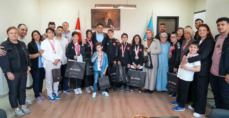 Aliağa'nın Özel Sporcuları Atletizm ve Yüzmede Zirveye Ulaştı