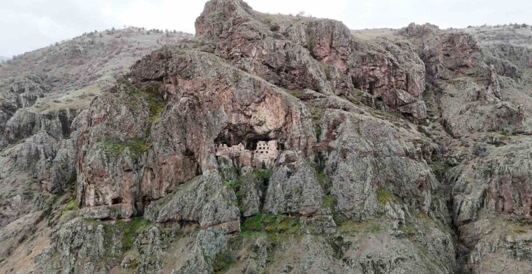 Alicin Manastırı: Doğal Güzellik ve Tarihi Doku