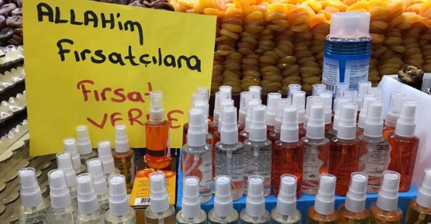 Alışveriş Yapana Bedava Kolonya Dağıtan Esnaf
