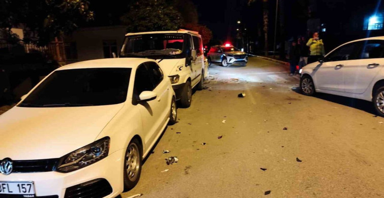 Alkollü Sürücü Park Halindeki Araçları Hurdaya Çevirdi