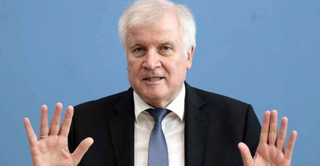  Alman İçişleri Bakanı Seehofer Irkçılık Araştırmasına Onay Verdi
