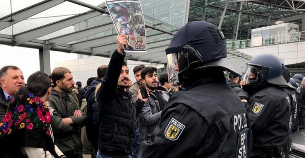 Alman Polisi PKK'nın Hannover'deki Merkezini Bastı