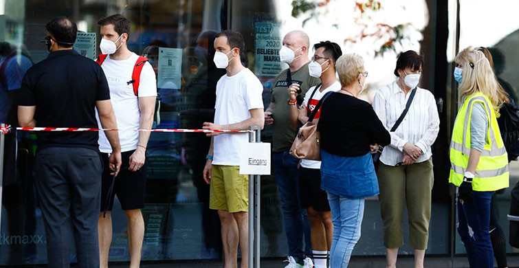 Almanya Aşı Olanları Tedbirlerden Muaf Tuttu