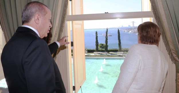 Almanya Başkanı Merkel Boğaz'ı Hayranlıkla İzledi
