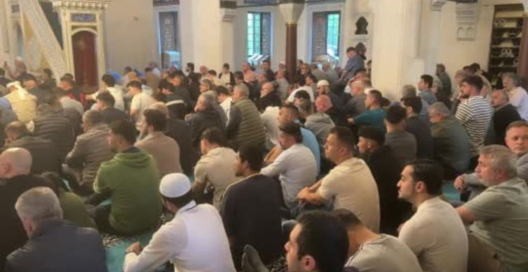 Almanya'da Bayram Namazı Coşkusu