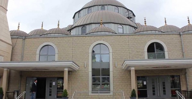 Almanya'da Camide Bomba İhbarı 