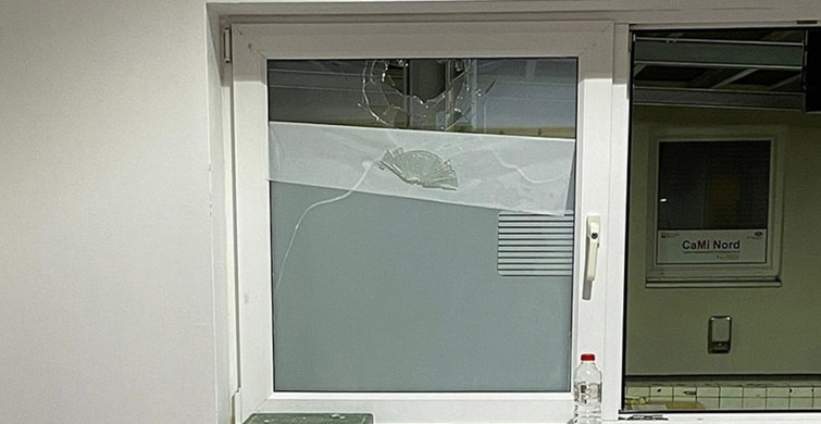 Almanya'da Camiye Taşlı Saldırı
