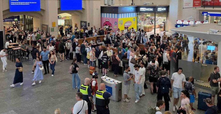 Almanya'da demir yolu ağı çöktü, tren seferleri 90 dakika kesintiye uğradı