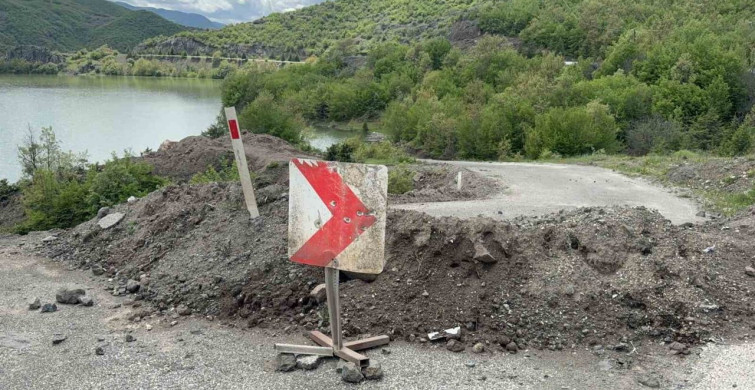 Almus Barajı'nda Su Seviyesi Yükseldi, Yol Sular Altında Kaldı