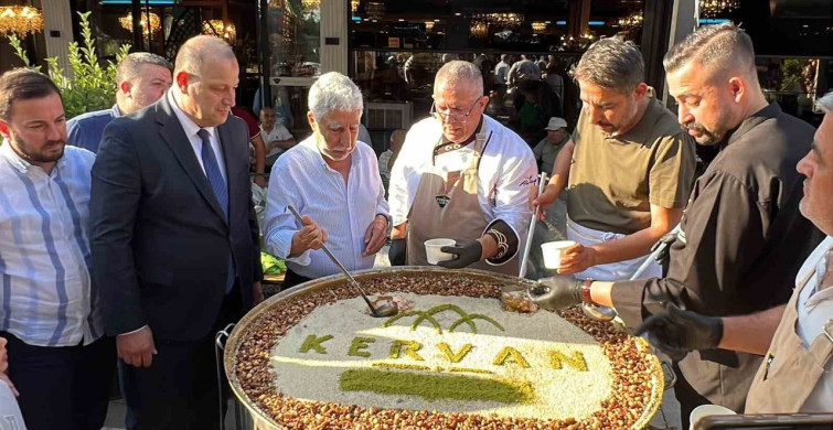 Alpedo Kervan'dan aşure ikramı etkinliği