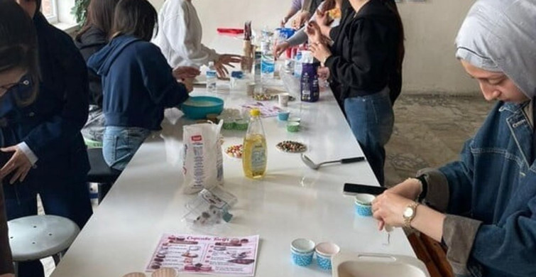 Altıntaş MYO'da Mini Kek Atölyesi