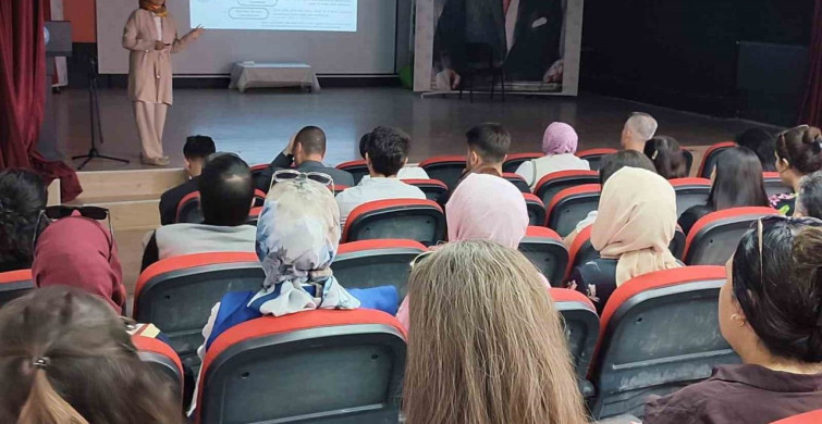 Altıntaş'ta öğretmen eğitimi dijital ekosistemi projesi tanıtım faaliyeti gerçekleştirildi