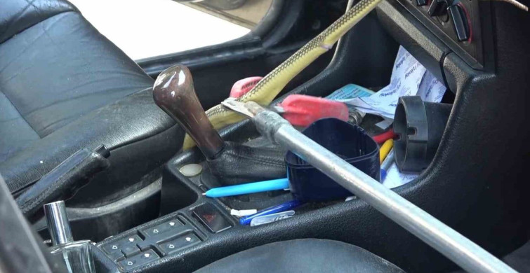 Amasya'da Bir Otomobilin İçine Giren Yılan İtfaiye Ekiplerince Yakalandı