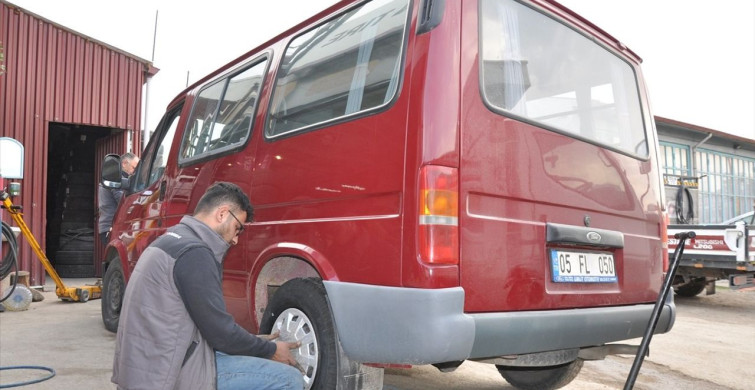 Amasya'da Kış Lastiği Takma Zorluğu Başlıyor