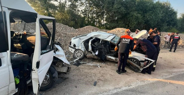 Amasya'da otomobil ile minibüs çarpıştı: 1 ölü, 3 yaralı