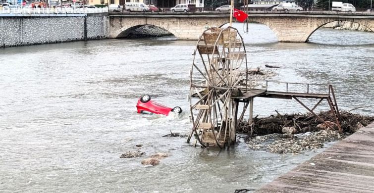 Amasya'da Otomobil Nehre Düştü, İki Kişi Yaralandı