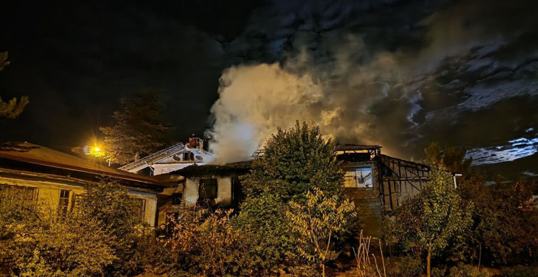 Amasya'da Yangın: 2 Ev Zarar Gördü