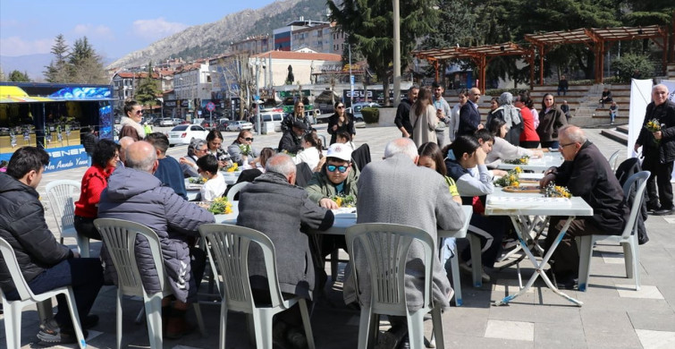 Amasya'da Yaşlılarla Çocuklar Arasında Zeka Oyunları Etkinliği