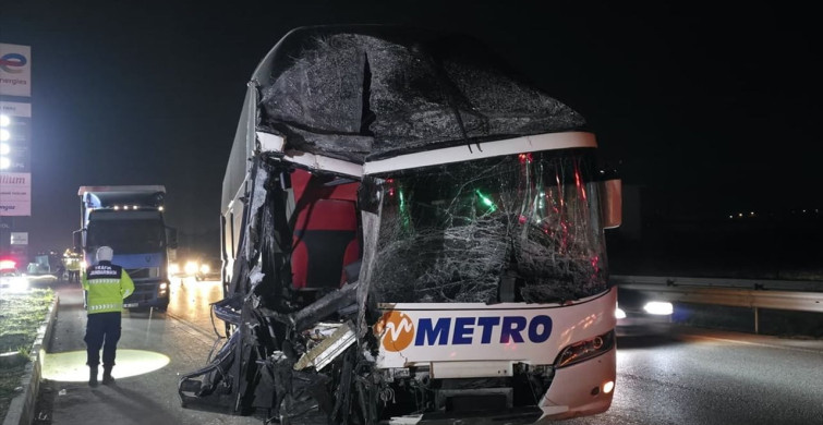 Amasya'da Yolcu Otobüsü ve Tır Çarpıştı: 11 Yaralı