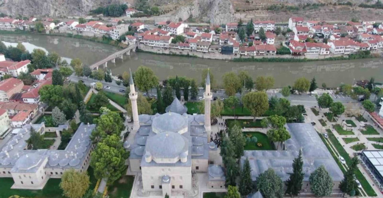 Amasya'daki 540 yıllık caminin kapısındaki gizemli baykuş figürü