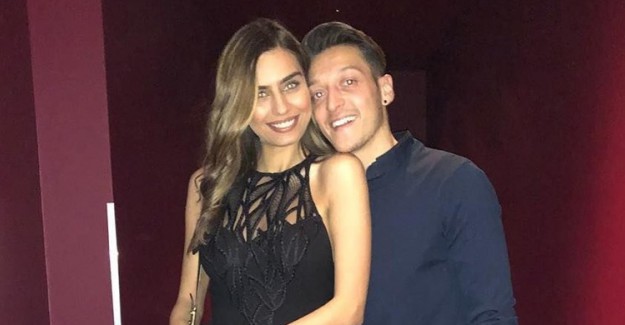 Amine Gülşe Mesut Özil'e Aşkını İlan Etti!
