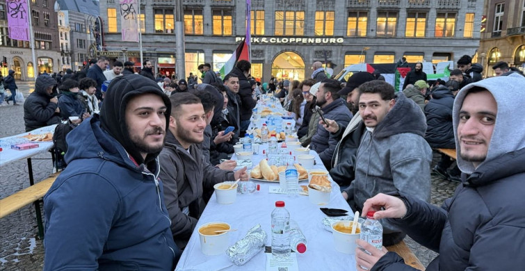 Amsterdam'da Filistin İçin Sokak İftarı