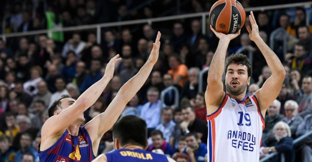 Anadolu Efes, Barcelona'yı Evinde Devirdi!