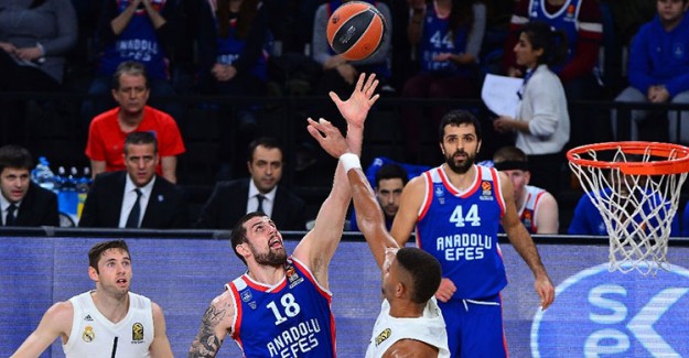 Anadolu Efes Evinde Buducnost VOLI’yi Konuk Ediyor!