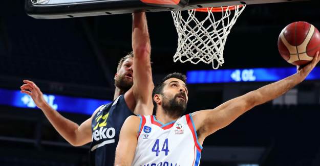 Anadolu Efes Fenerbahçe Beko'yu Devirdi!