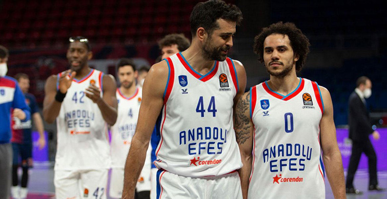 Anadolu Efes Kazanmaya Devam Ediyor