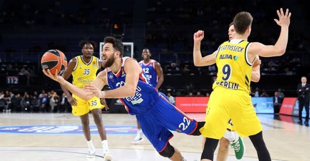 Anadolu Efes Liderliğini Sürdürdü