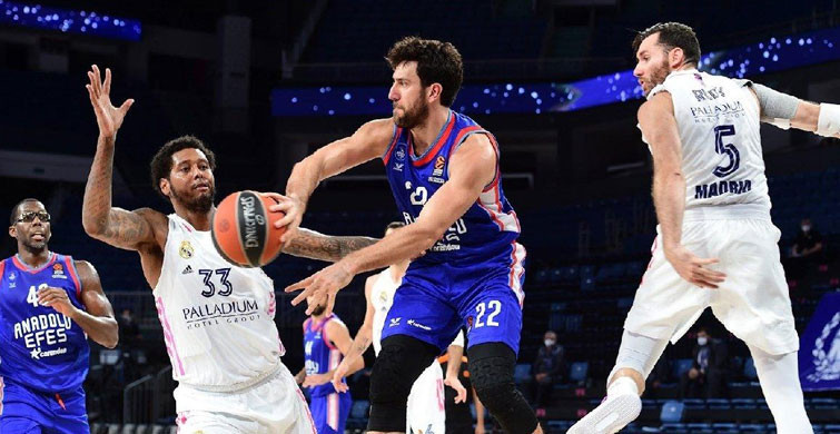 Anadolu Efes Real Madrid'e Karşı Mağlup Oldu