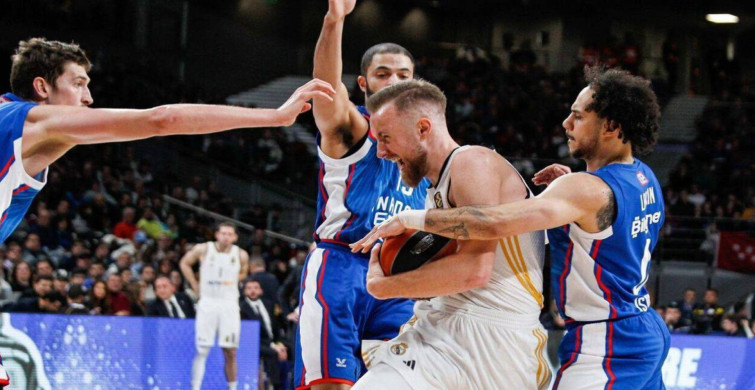 Anadolu Efes tarihi geceden üzgün ayrıldı: İspanya’daki maç 4 kez uzatmaya gitti