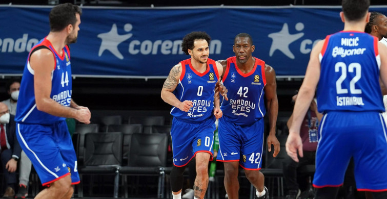 Anadolu Efes, Turkish Airlines Euroleague'de AX Armani Exchange Milan'ı mağlup ederek adını Final Four'a yazdırmak istiyor!