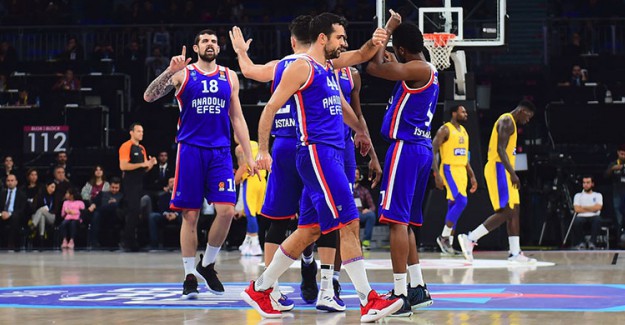 Anadolu Efes Yoluna Doludizgin Devam Ediyor!