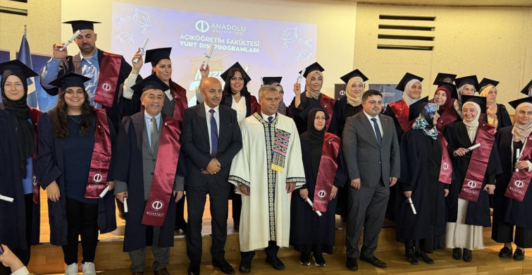 Anadolu Üniversitesi Köln'de Mezuniyet Töreni Gerçekleştirdi